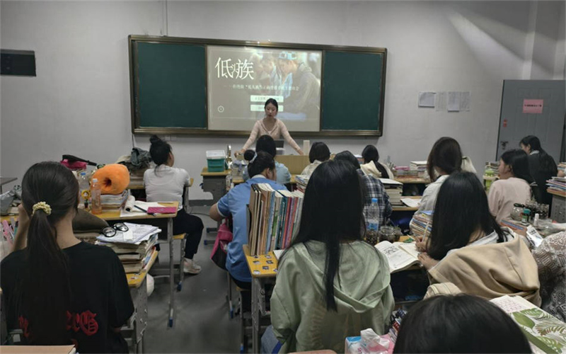 我校各班級開展“拒做低頭族，抬頭贏未來”主